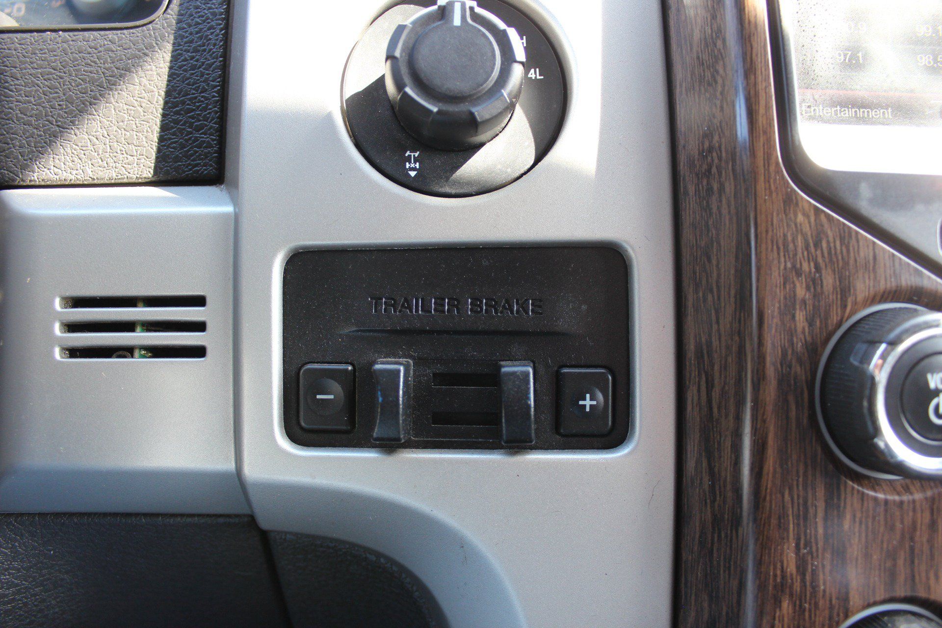 Used 2014 Ford F150 Lariat w/ Equipment Group 502A Luxury AWD/4WD image 26