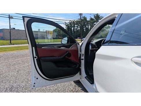 Used 2023 BMW X4 M40i w/ Premium Package image 9