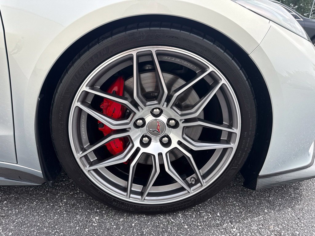Used 2024 Chevrolet Corvette Z06 RWD image 13