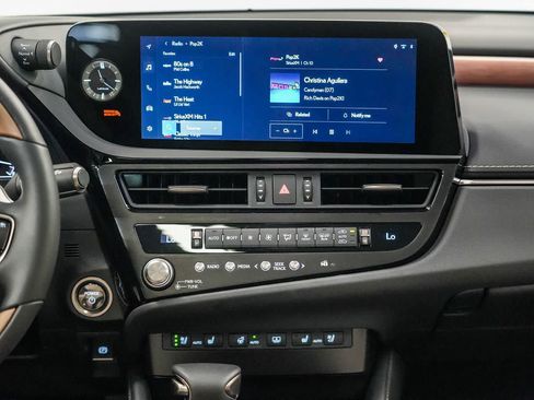 Used 2025 Lexus ES 300h w/ Accessory Package (Z2) FWD image 13