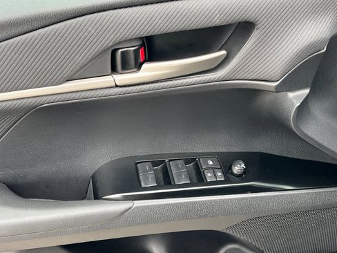 Used 2025 Toyota Camry SE image 13