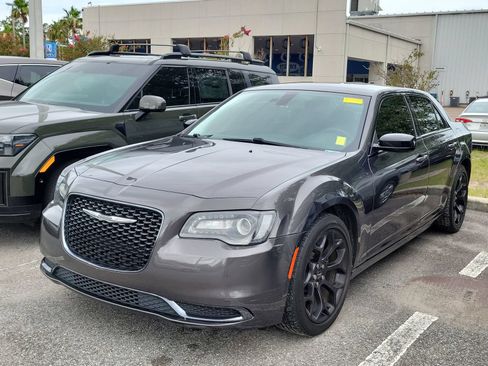 Used 2019 Chrysler 300 Touring w/ Sport Appearance Package RWD image 2