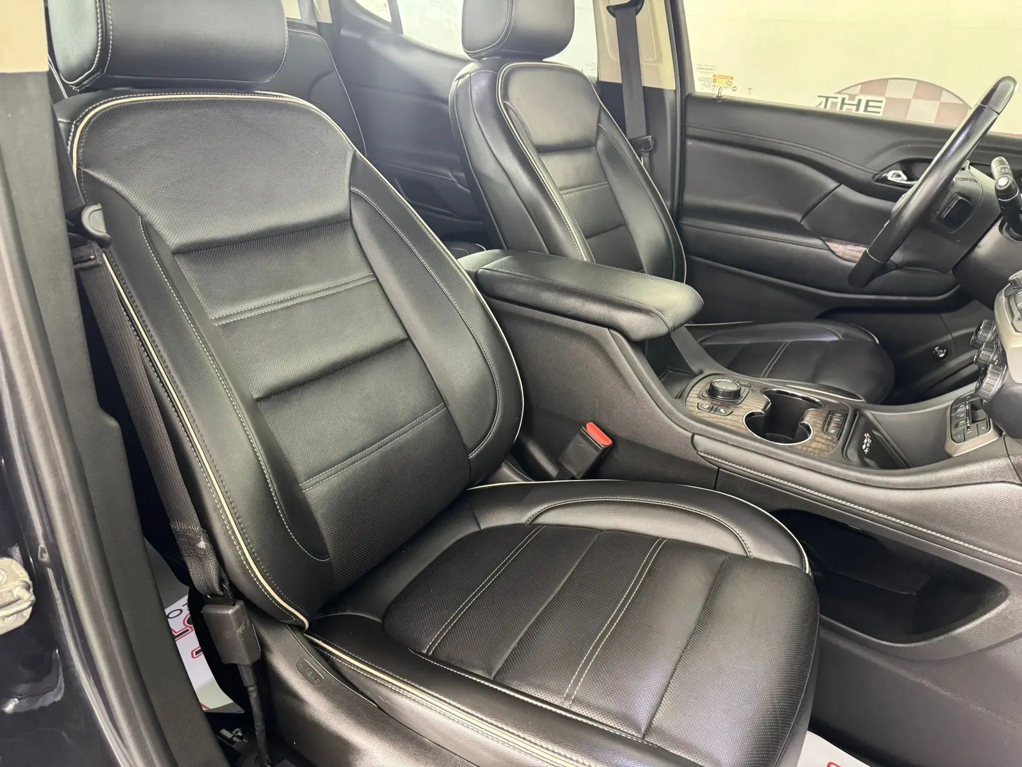 Used 2021 GMC Acadia Denali w/ Denali Ultimate Package AWD/4WD image 37