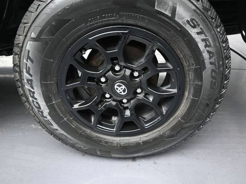Used 2022 Toyota Tacoma SR5 RWD image 10