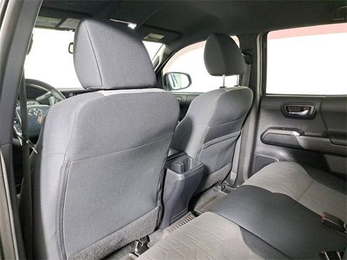 Used 2020 Toyota Tacoma TRD Off-Road image 11