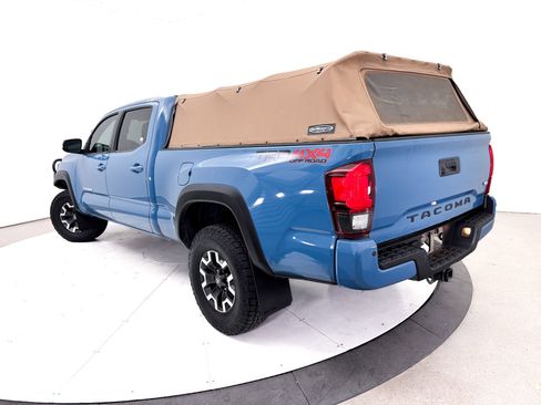 Used 2019 Toyota Tacoma TRD Off-Road w/ Technology Package AWD/4WD image 2