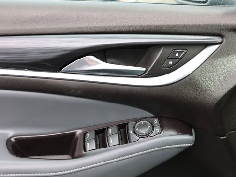 Used 2020 Buick Enclave Essence image 36