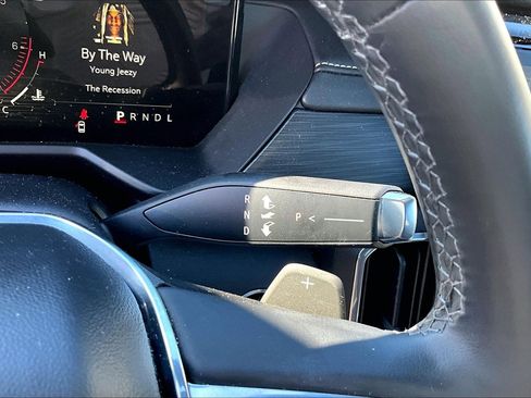 Used 2025 GMC Acadia Elevation image 18