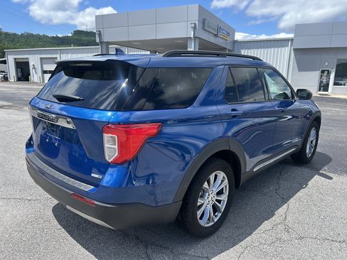 Used 2020 Ford Explorer XLT w/ Equipment Group 202A AWD/4WD image 6