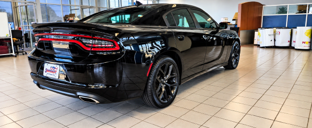 Used 2022 Dodge Charger SXT w/ Blacktop Package RWD image 5