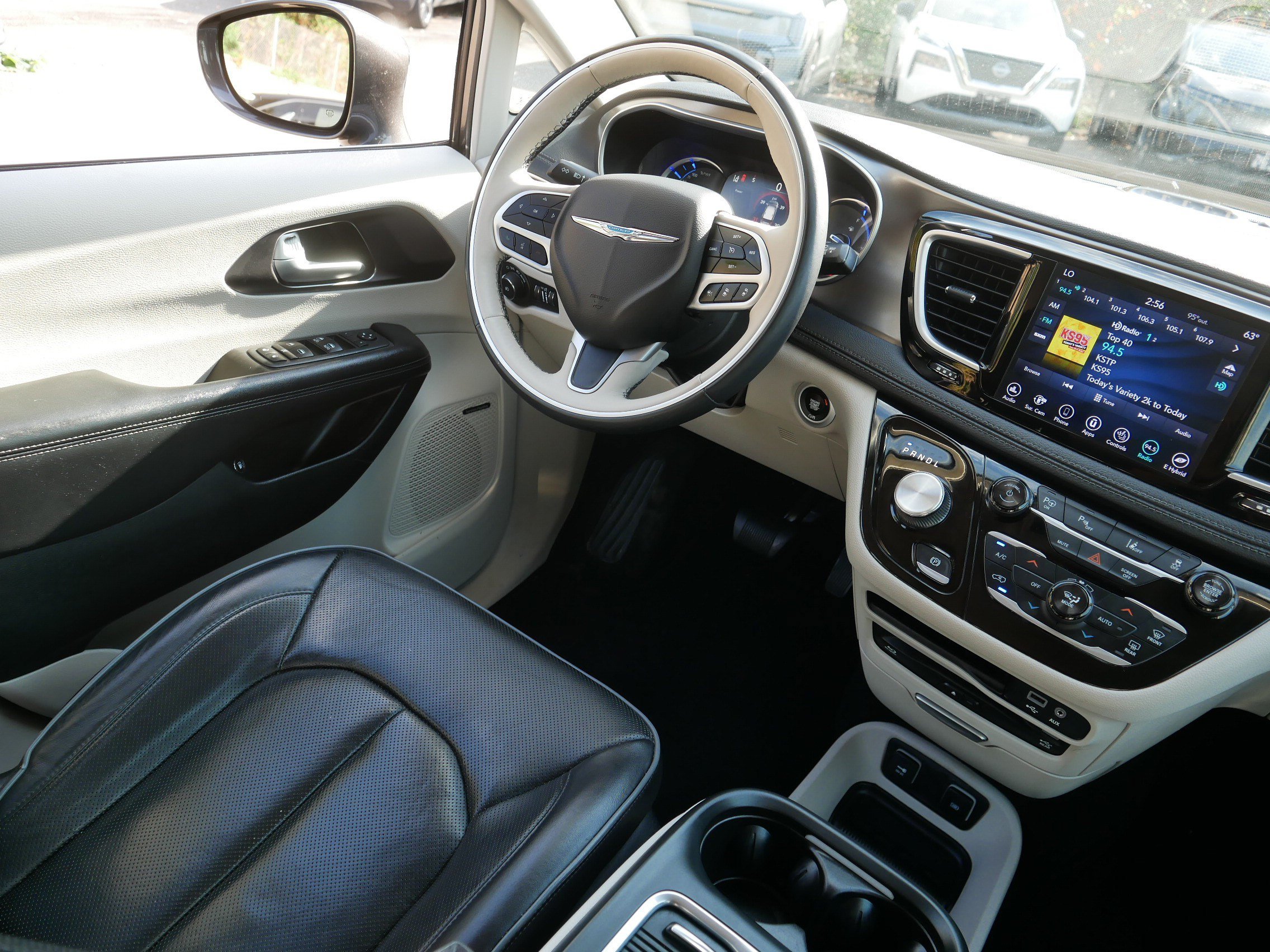 Used 2018 Chrysler Pacifica Limited w/ Advanced Safetytec Group FWD image 9