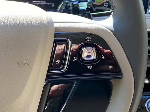 Certified 2022 Lincoln Corsair FWD w/ Equipment Group 101A image 19