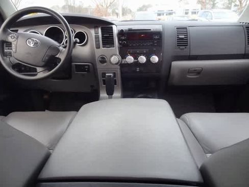 Used 2011 Toyota Tundra 4x4 CrewMax image 22