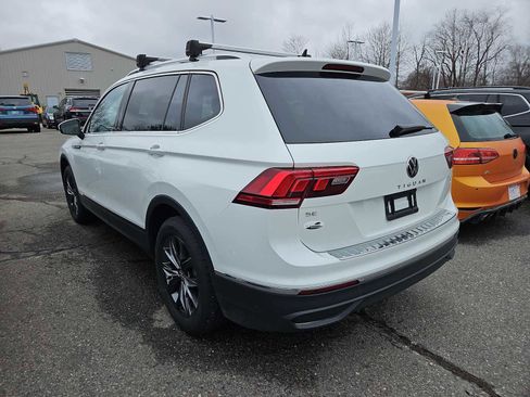 Certified 2023 Volkswagen Tiguan SE w/ Panoramic Sunroof Package image 3