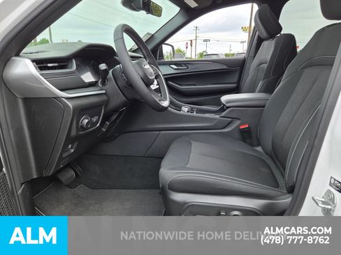 Used 2025 Jeep Grand Cherokee Laredo X w/ Luxury Tech Group I AWD/4WD image 5