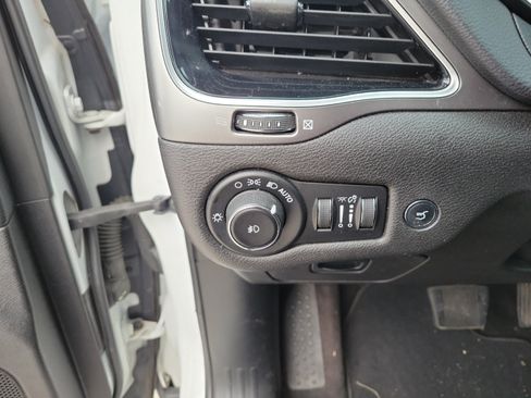 Used 2019 Jeep Cherokee Limited FWD image 26