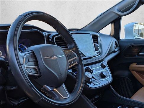 Used 2022 Chrysler Pacifica Pinnacle image 9
