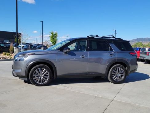 Used 2023 Nissan Pathfinder SL w/ SL Premium Package AWD/4WD image 2