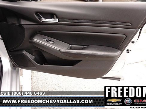 Used 2024 Nissan Altima 2.5 SV FWD image 34