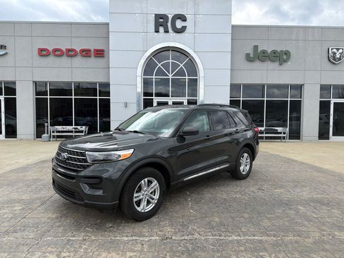 Used 2023 Ford Explorer XLT image 4