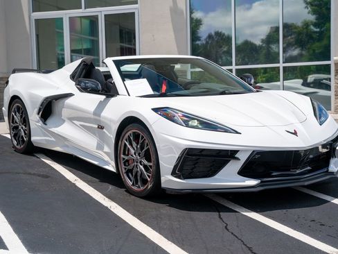 Used 2023 Chevrolet Corvette Stingray Premium Conv w/ Z51 Performance Package RWD image 7