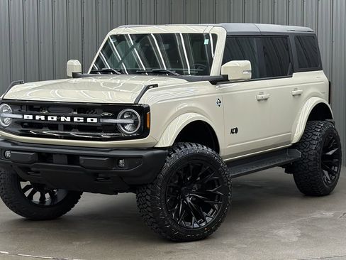 Used 2025 Ford Bronco Outer Banks image 1