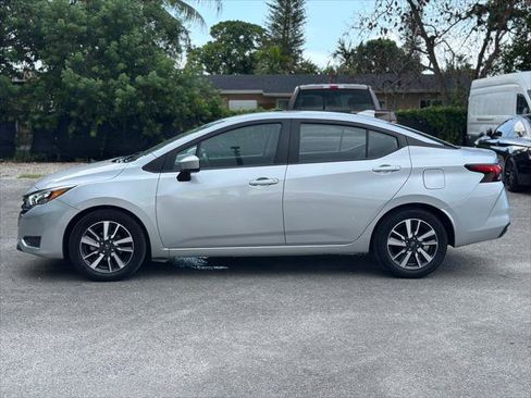 Used 2025 Nissan Versa SV FWD image 4