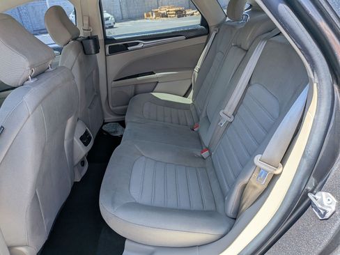 Used 2020 Ford Fusion SE FWD image 29
