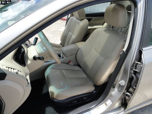 Used 2015 Nissan Altima 2.5 SL w/ Technology Package FWD image 9