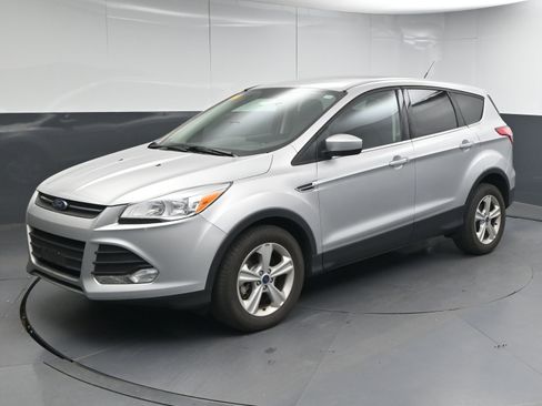Used 2015 Ford Escape SE image 4