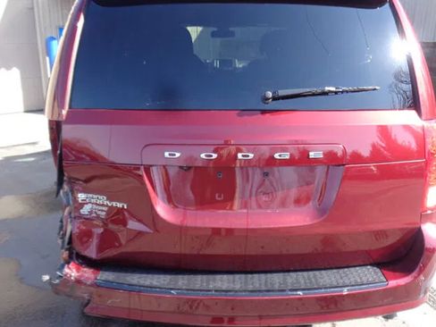 Used 2019 Dodge Grand Caravan SE FWD image 5