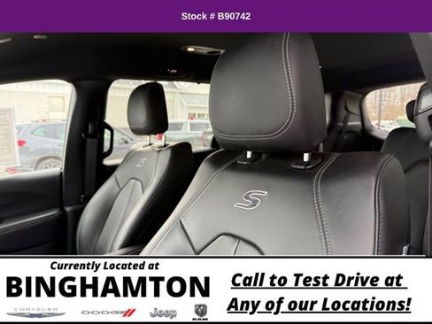 Used 2020 Chrysler Pacifica Touring-L w/ Advanced Safetytec Group image 10