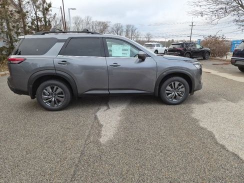 New 2025 Nissan Pathfinder SV w/ SV Premium Package image 2