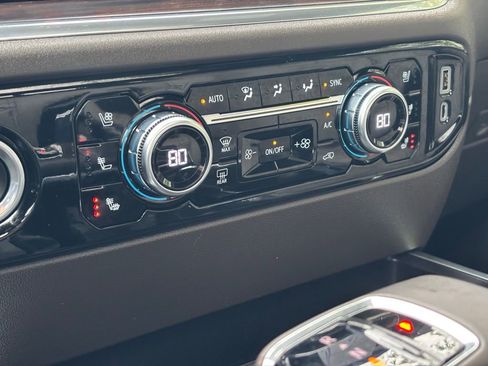 Used 2023 GMC Sierra 1500 SLT w/ SLT Premium Package image 29