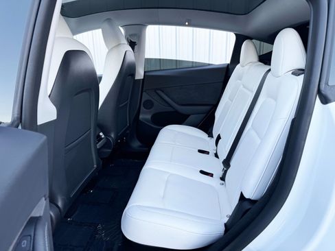 Used 2023 Tesla Model Y Performance image 42