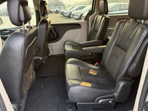 Used 2019 Dodge Grand Caravan SXT FWD image 8