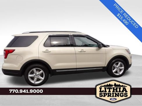 Certified 2018 Ford Explorer XLT FWD image 10