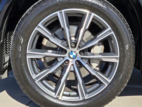 Used 2022 BMW X5 xDrive40i w/ M Sport Package image 11