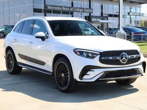 Used 2025 Mercedes-Benz GLC 300 4MATIC image 3