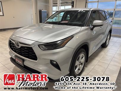 Used 2022 Toyota Highlander LE