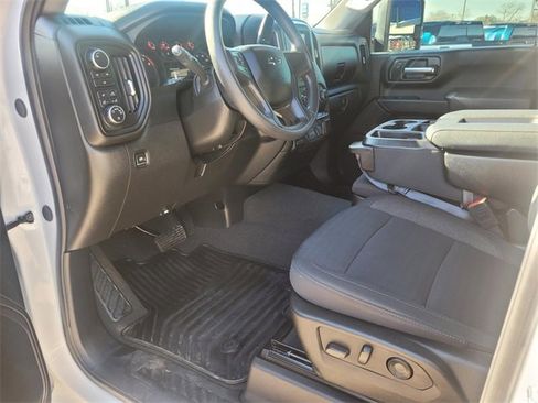 Used 2025 Chevrolet Silverado 2500 Custom w/ Custom Value Package image 2