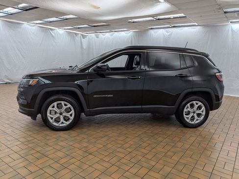 Used 2025 Jeep Compass Latitude image 4