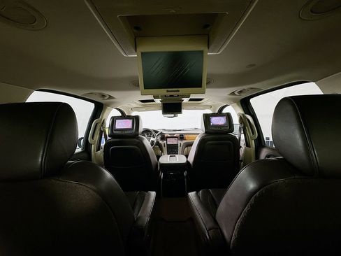 Used 2011 Cadillac Escalade ESV Platinum image 30