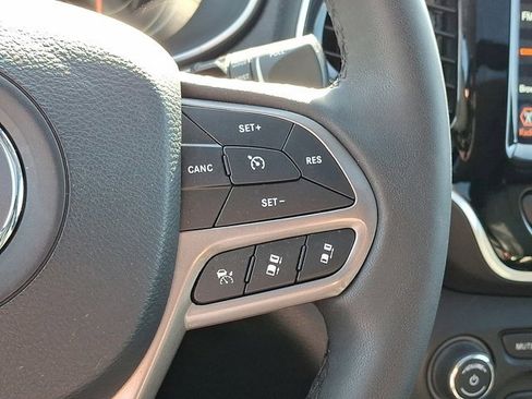 Used 2022 Jeep Cherokee Limited image 25