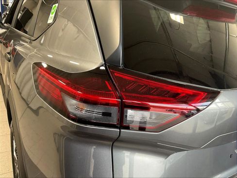 Used 2023 Nissan Rogue S image 33