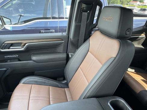Used 2025 Chevrolet Silverado 1500 High Country w/ High Country Premium Package AWD/4WD image 25