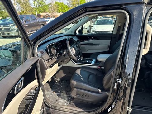 Used 2022 Kia Carnival EX FWD image 15