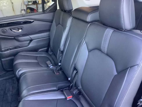 Used 2024 Honda Pilot Touring image 13