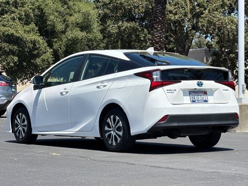 Used 2019 Toyota Prius LE w/ Preferred Accessory Package AWD/4WD image 5