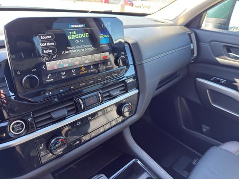 Used 2024 Nissan Pathfinder Platinum w/ Cargo Package image 21